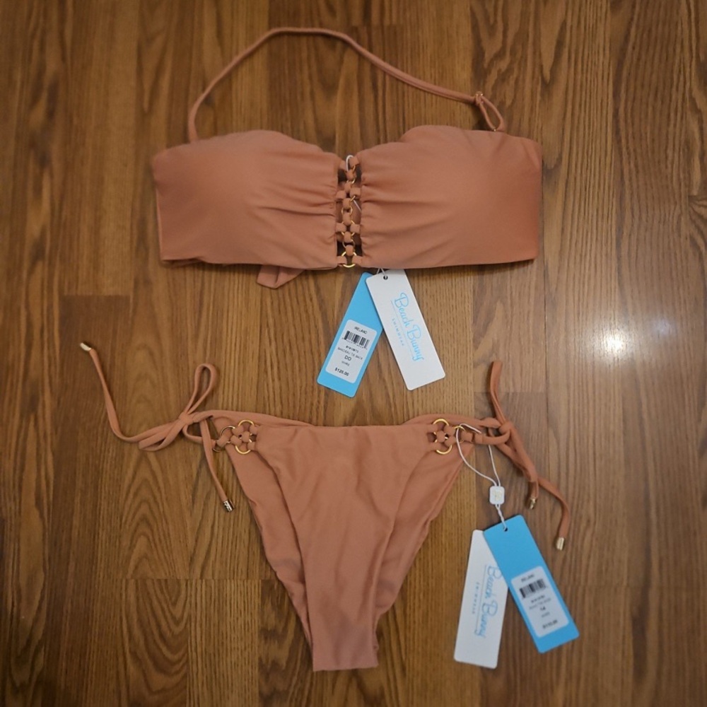 NWT Beach Bunny Ireland
Bandeau & Ring Tie Bikini Set in sz XL